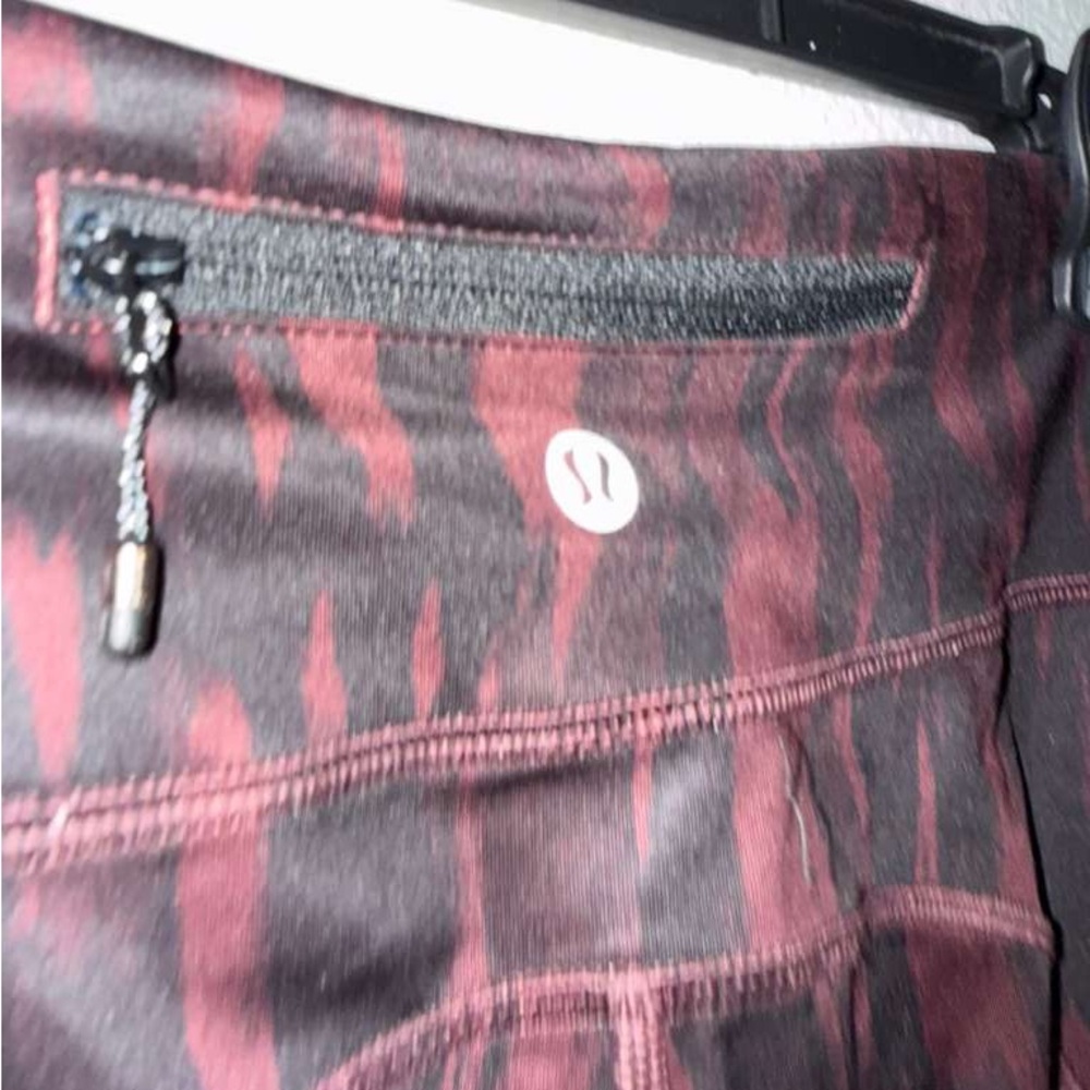 Lululemon Athletica Black and Red Patterned Leggings - Picture 5 of 7